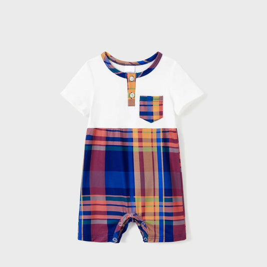 Passende Familien-Outfits: T-Shirt im Preppy-Stil mit Farbblockdesign und figurbetontes Trägerkleid mit gerüschtem Kordelzug