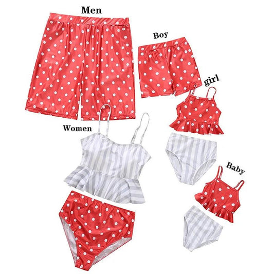 Traje de baño familiar a juego, conjunto de bikini con volantes y flores amarillas.