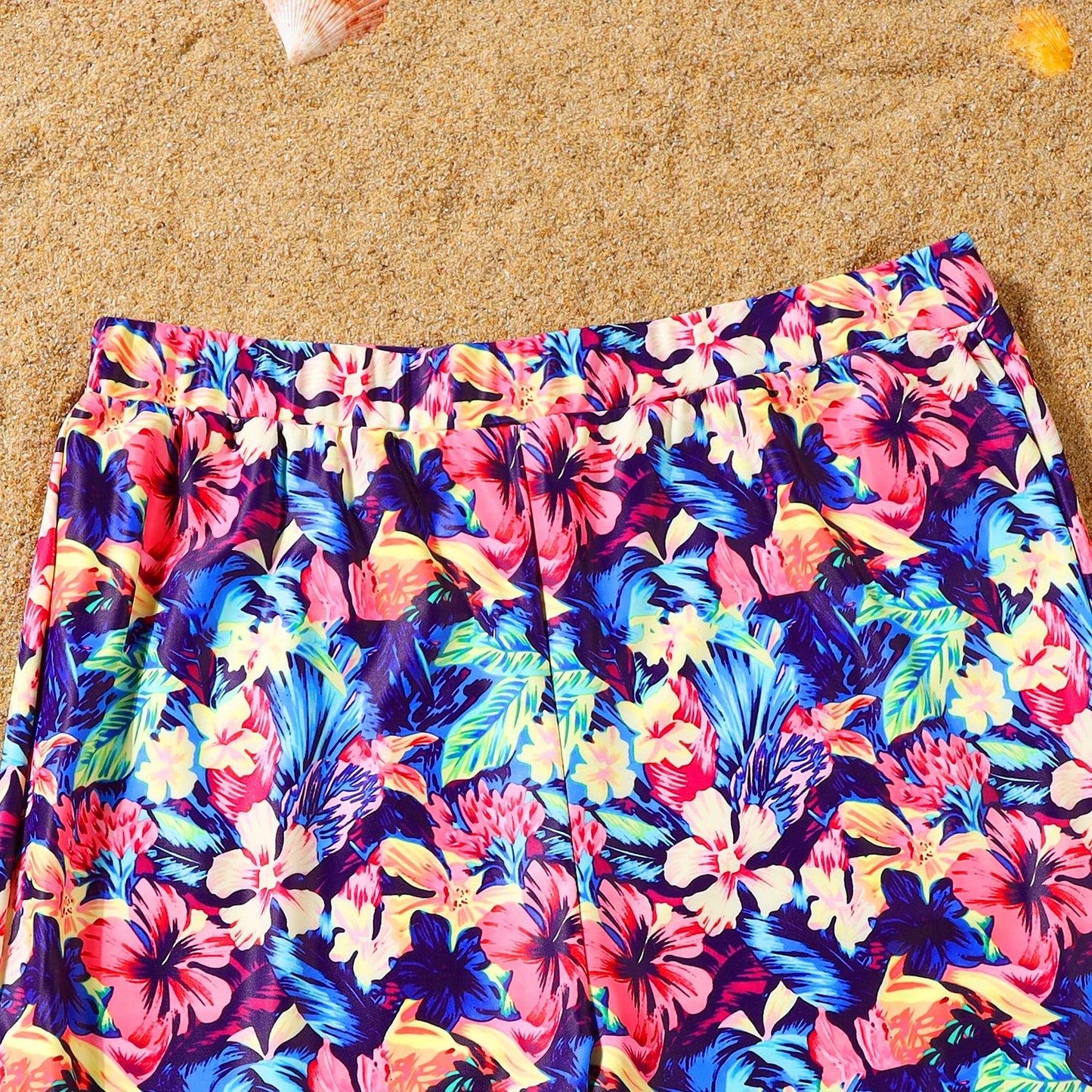 Conjunto familiar a juego con estampado floral y volantes amarillos