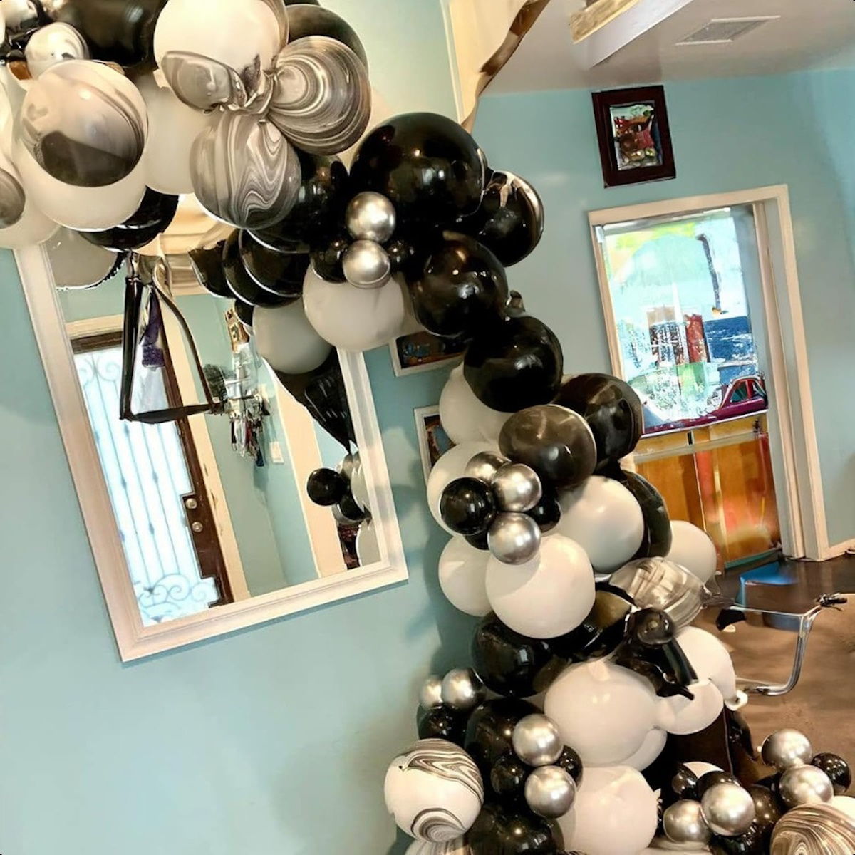 122PCS 18'' Skull Skeleton Bat Sticker Halloween Balloon Garland & Arch Kit - ChildAngle