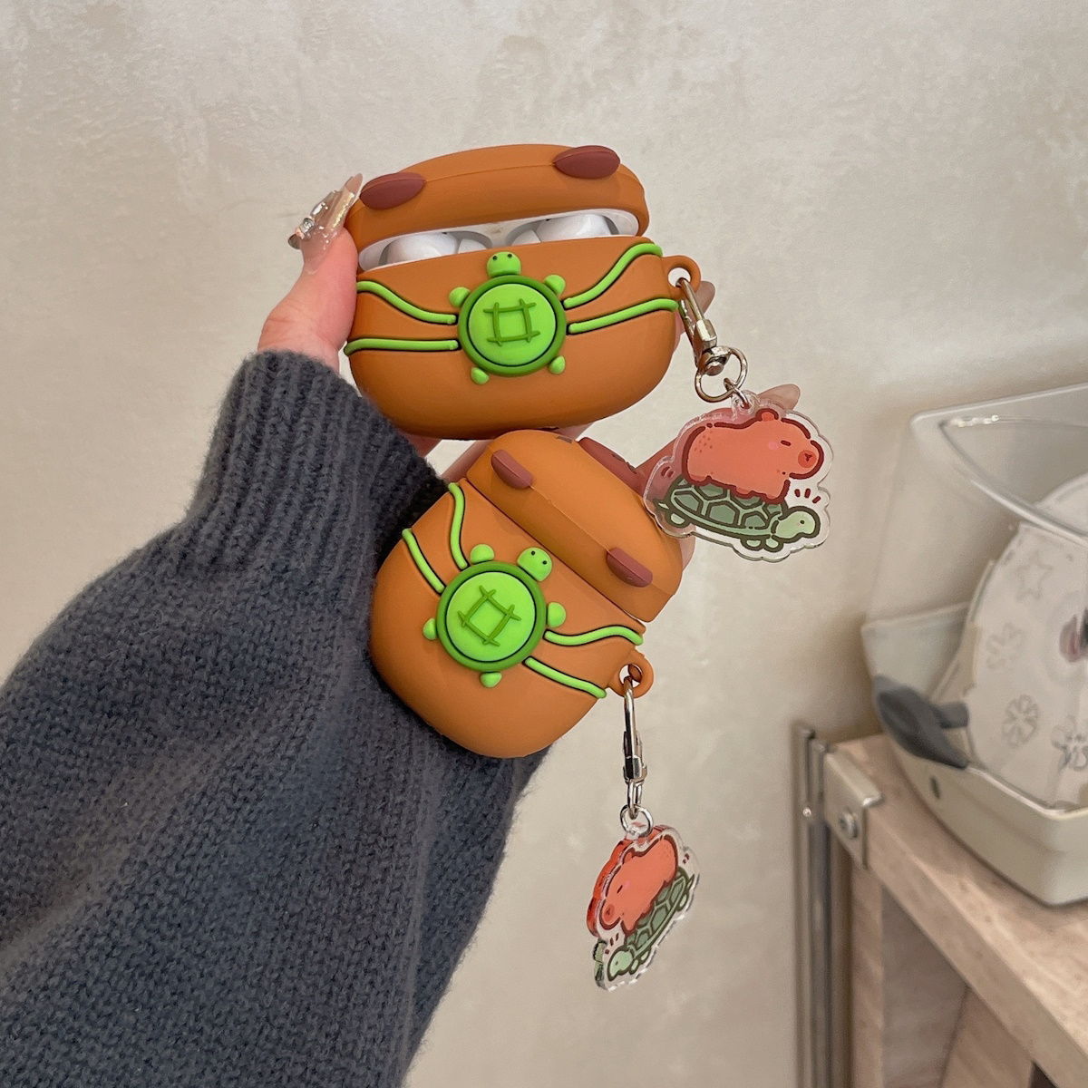 AirPods Pro 3 AirPods 4 Capybara AirPods Case - ChildAngle