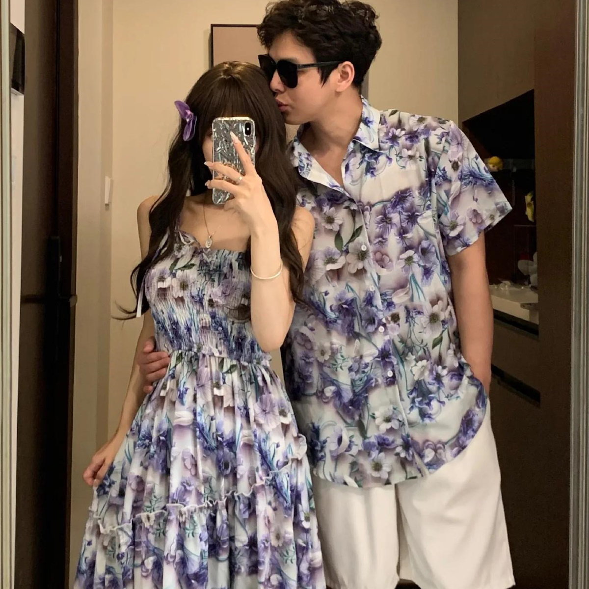 Conjuntos a juego para la familia: Polos de flores y vestido fruncido con tirantes para anudar al hombro