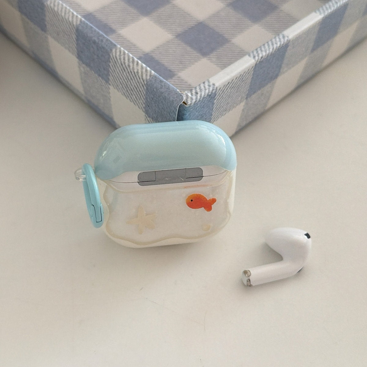 AirPods Pro 3 Fish AirPods Case Gold Fish AirPods Case - ChildAngle