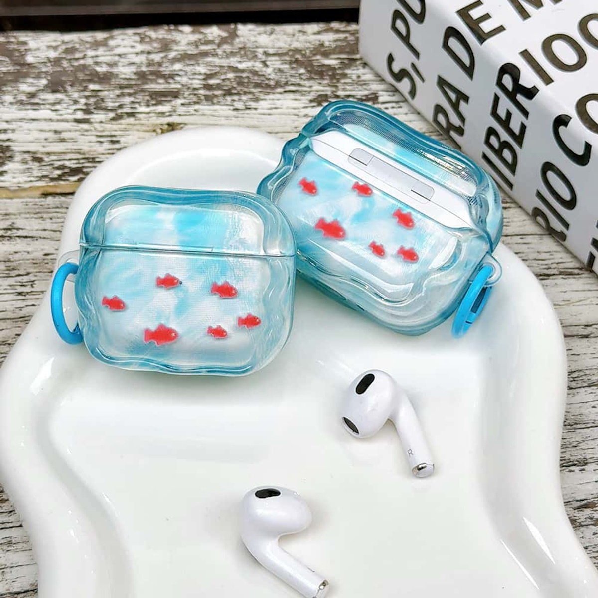 AirPods Pro 3 Fish AirPods Case Gold Fish AirPods Case - ChildAngle
