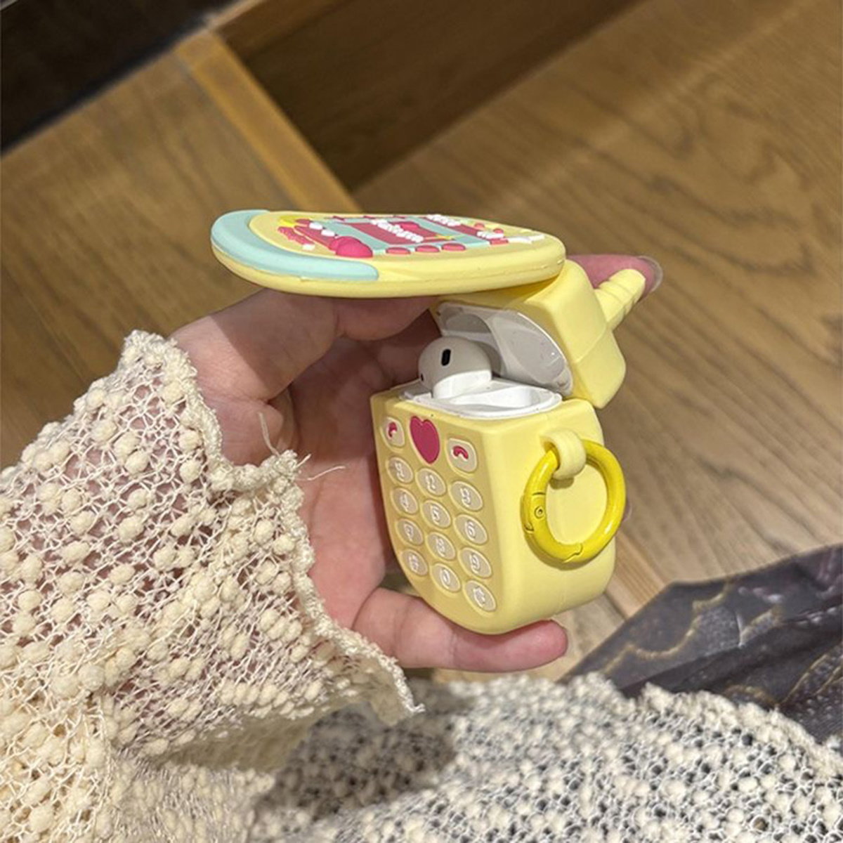 AirPods Pro 3 AirPod 4 Hello Kitty AirPod Case Cartoon Flip Phone Portable Mirror