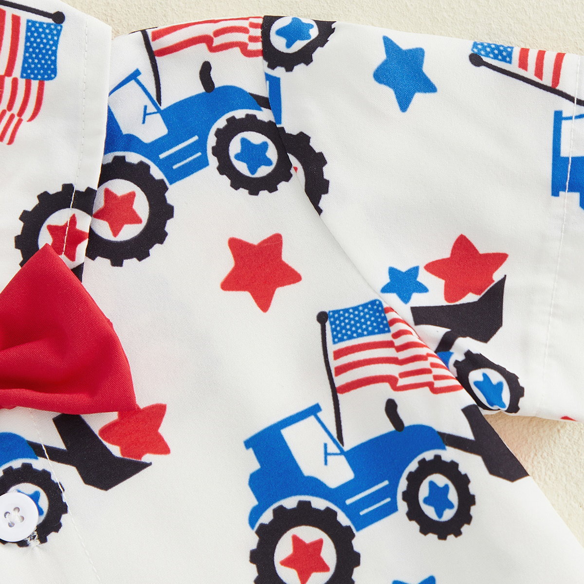 Traje de camiseta y pantalones cortos con la bandera estadounidense y estrellas de camión para el 4 de julio para niños pequeños