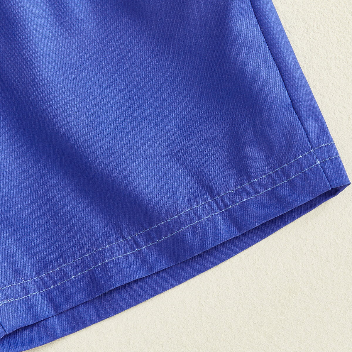 Traje de camiseta y pantalones cortos con la bandera estadounidense y estrellas de camión para el 4 de julio para niños pequeños