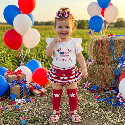 Child in patriotic outfit with balloons - ChildAngle