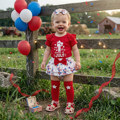 Child in patriotic outfit with balloons - ChildAngle