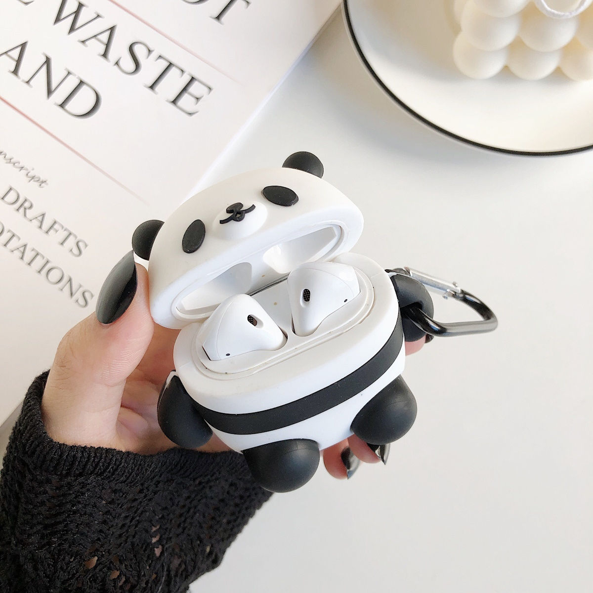 AirPods Pro 3 AirPods 4 Panda AirPods Case - ChildAngle