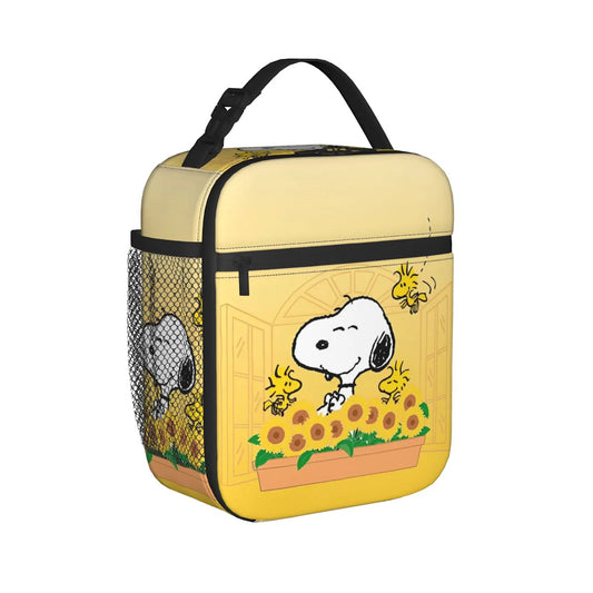 The Peanuts Snoopy Lunch Tote with Side Mesh Pocket - ChildAngle