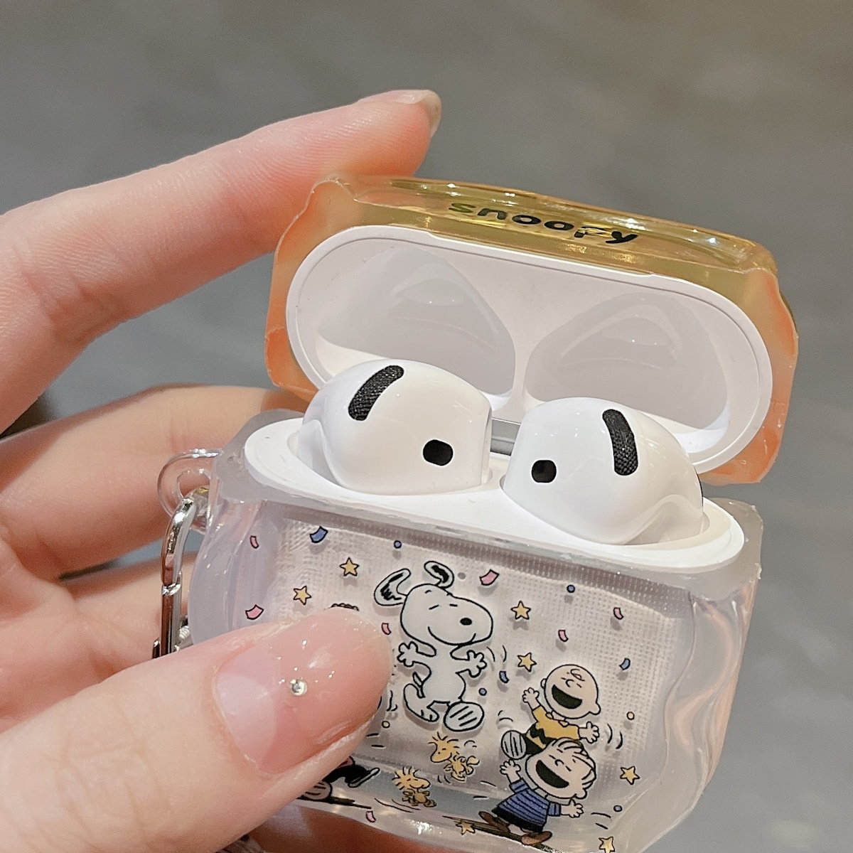 AirPods case with Snoopy design - ChildAngle Snoopy AirPods Case for Teens